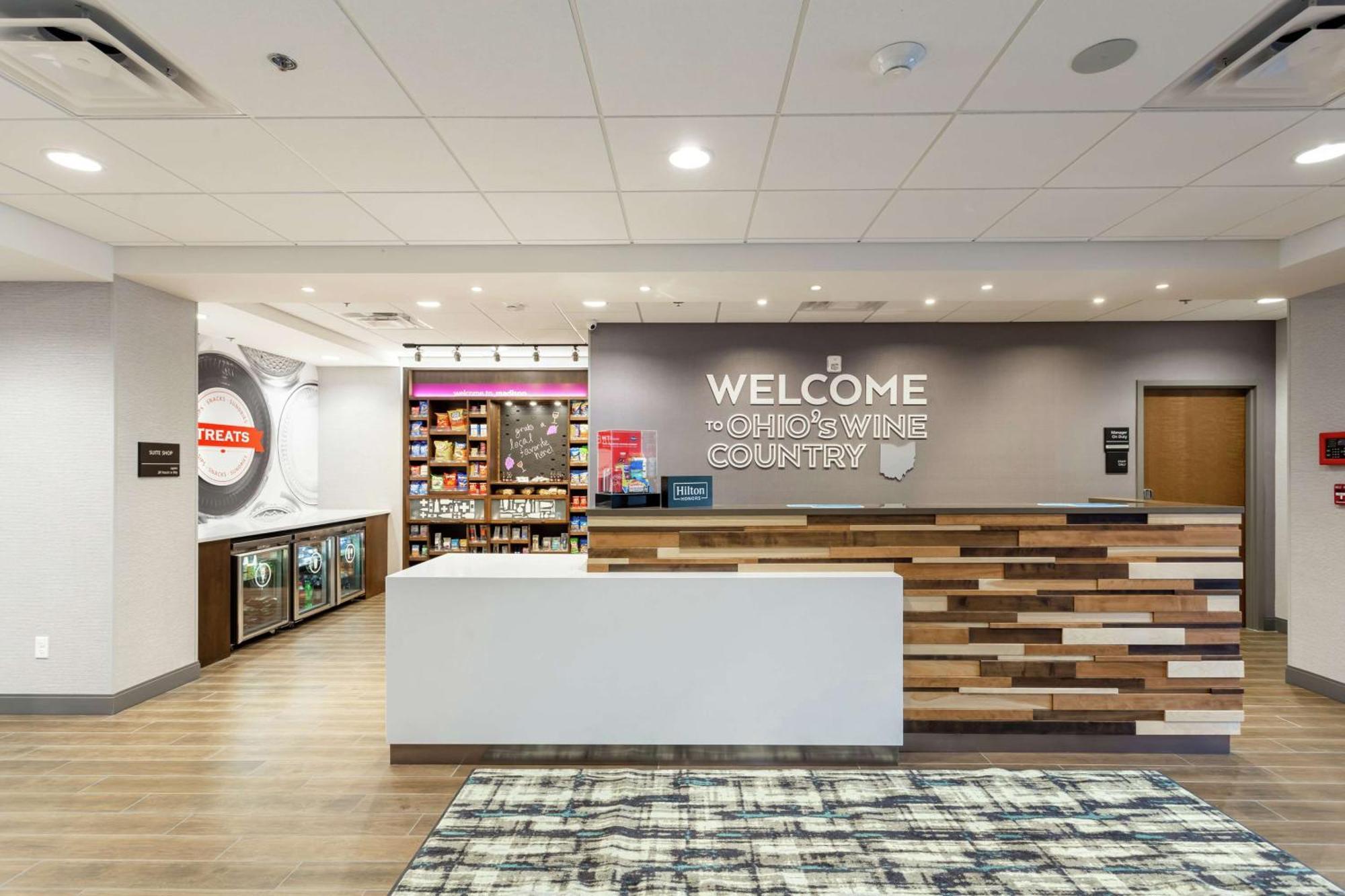 Hampton Inn Madison, Oh Экстерьер фото